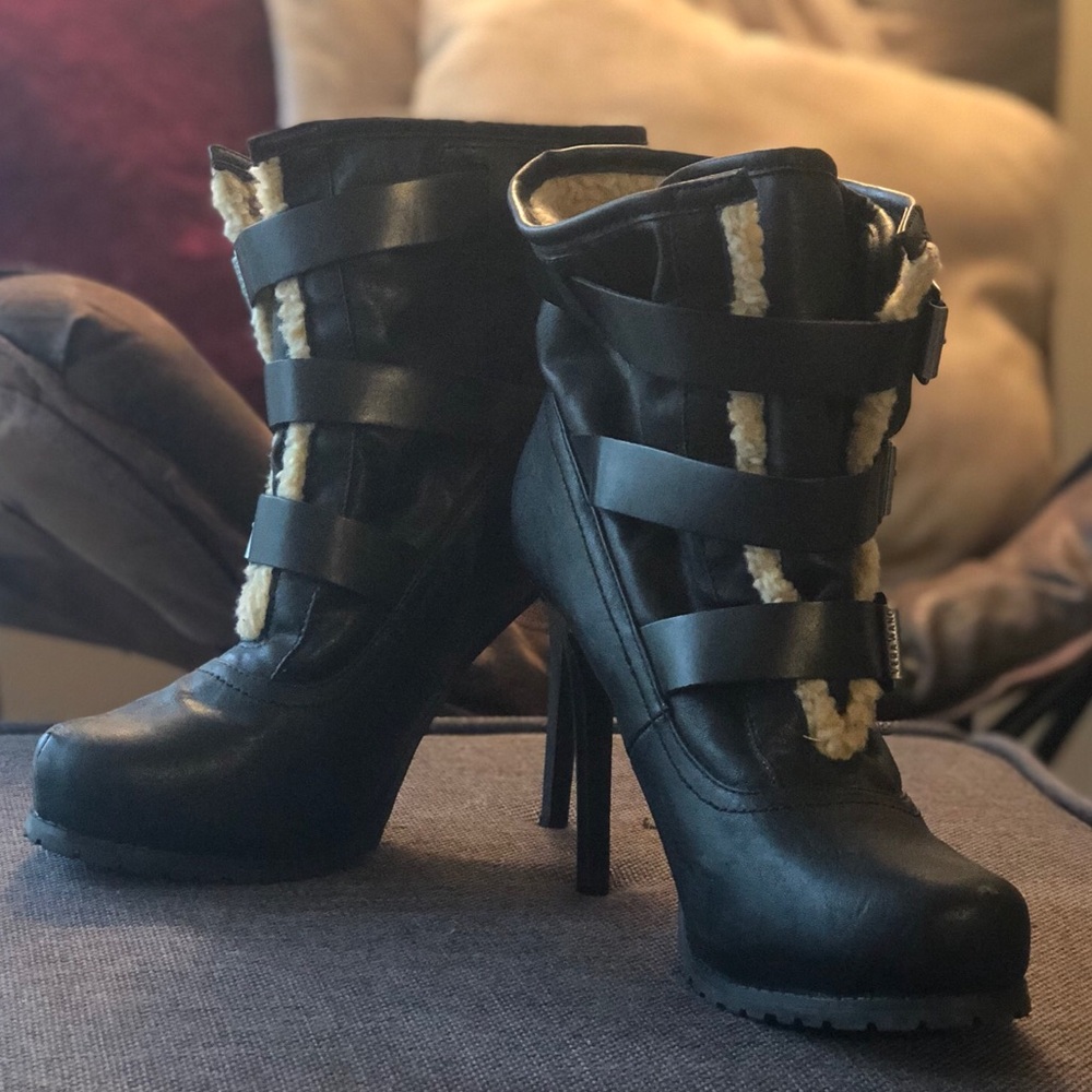 Vera Wang boots